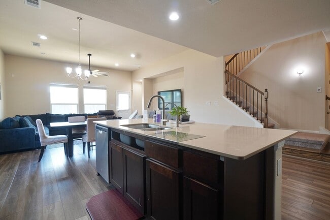 Foto del edificio - 445 Arrowhead Vine St
