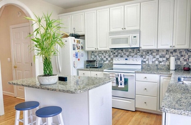 Building Photo - Southern Village Townhome available in Jun...