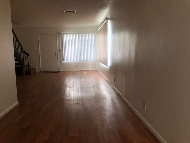 Building Photo - 421 E Park Ave