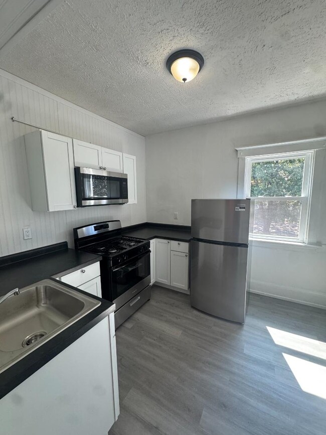 Building Photo - 504 N Roosevelt Ave