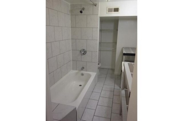 Foto del edificio - 6208 N Claremont Ave