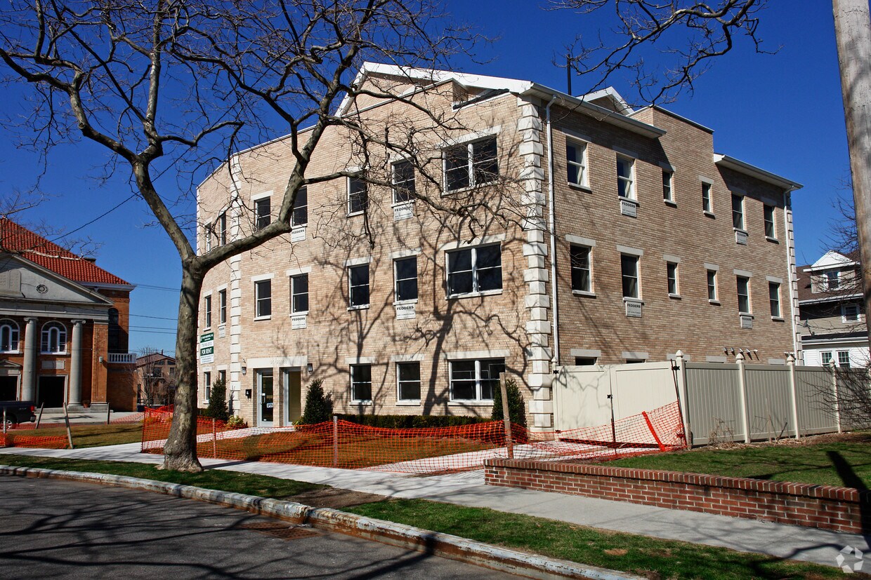 Building Photo - 120-20 Rockaway Beach Blvd