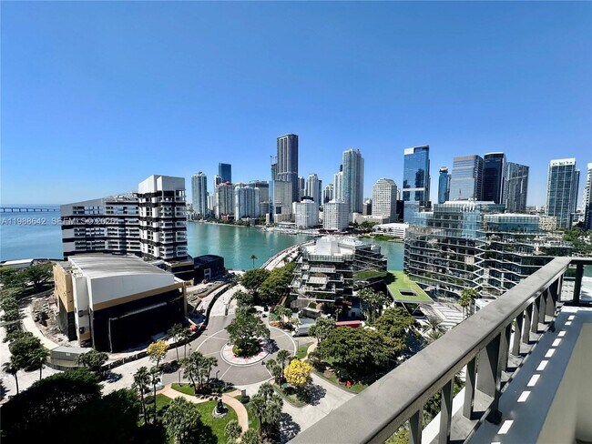 Foto del edificio - 520 Brickell Key Dr
