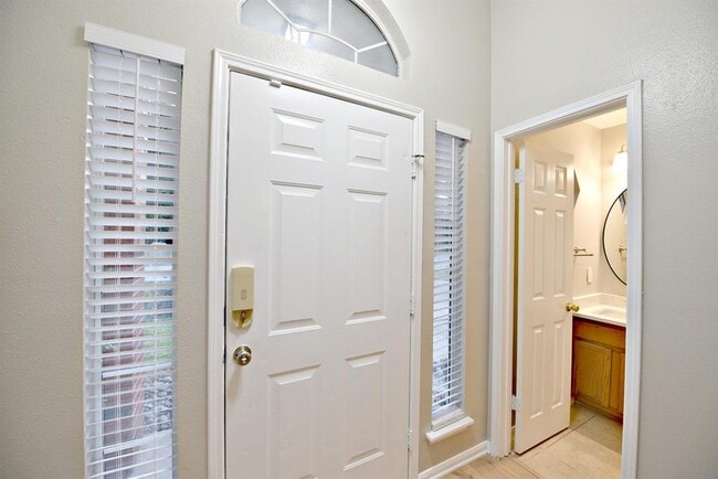 Foto del edificio - 610 Sparkling Brook Ln