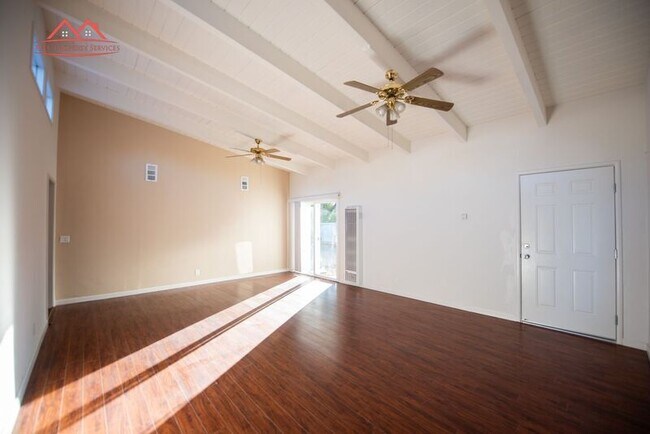 Foto del edificio - 855 Rorke Way