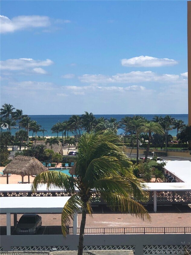 Foto principal - 400 N Riverside Dr