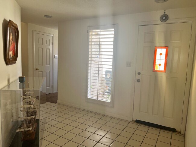 Foto del edificio - 7070 Big Springs Ct