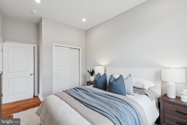 Foto del edificio - 100 Forrest Ave