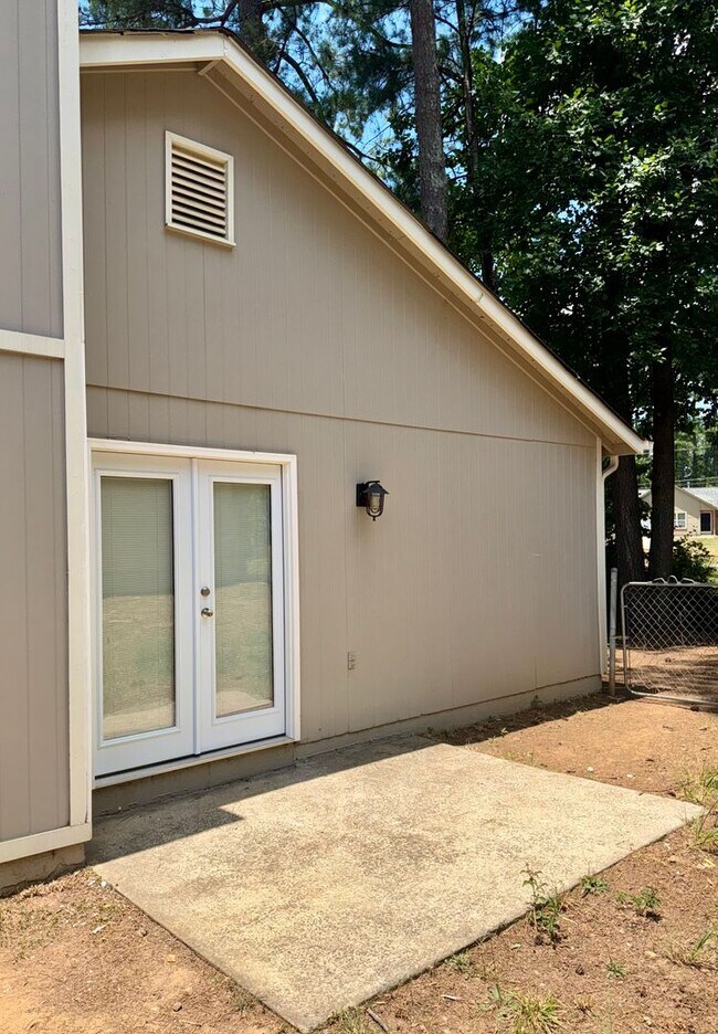 Building Photo - Immaculate 3 Bed/2 Bath Ranch in Jonesboro