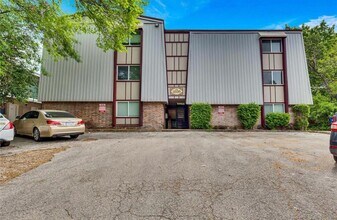 Building Photo - 2207 Leon St