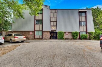 Building Photo - 2207 Leon St