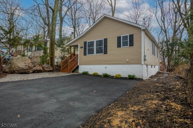 Building Photo - 58 Tufts Trail