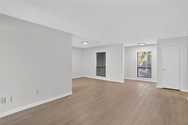 Foto del edificio - 8740 Roswell Rd