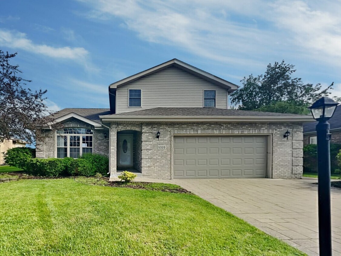 Foto principal - 5320 Christopher Dr