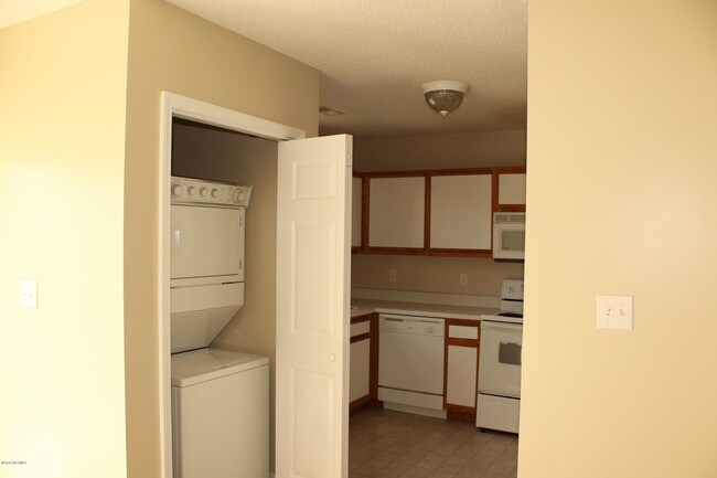 Building Photo - 55 Pirates Cove Dr