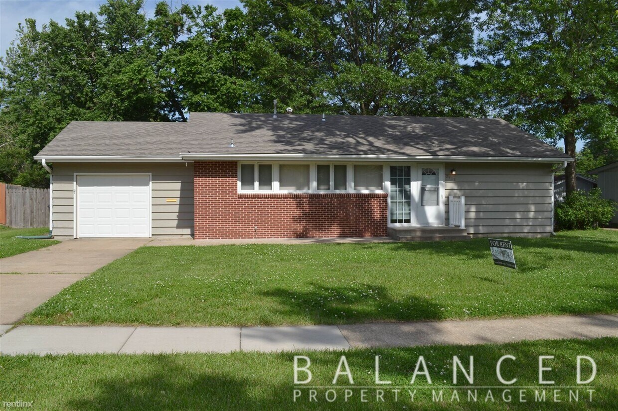 3 br, 1 bath House 2418 SW Prairie Rd House Rental in Topeka, KS