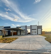 Building Photo - 3012 West Dr