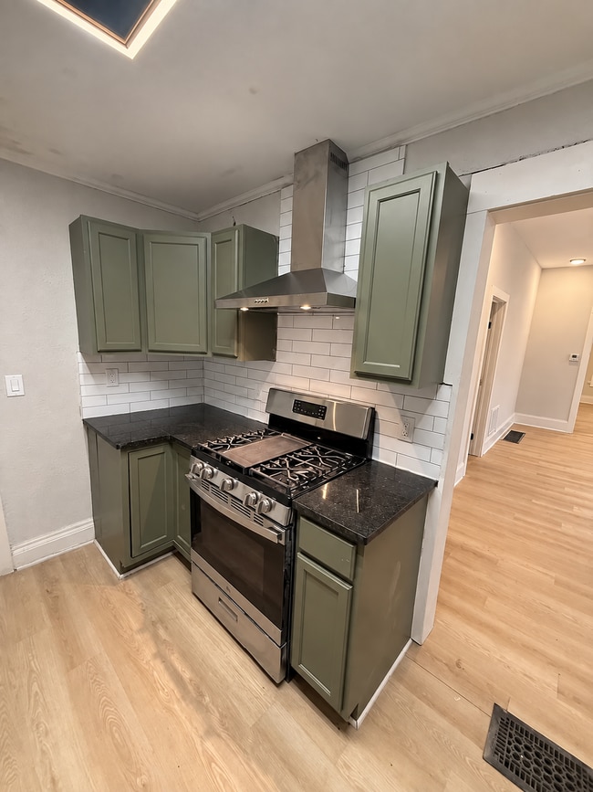 Building Photo - 3606 Highland Ave