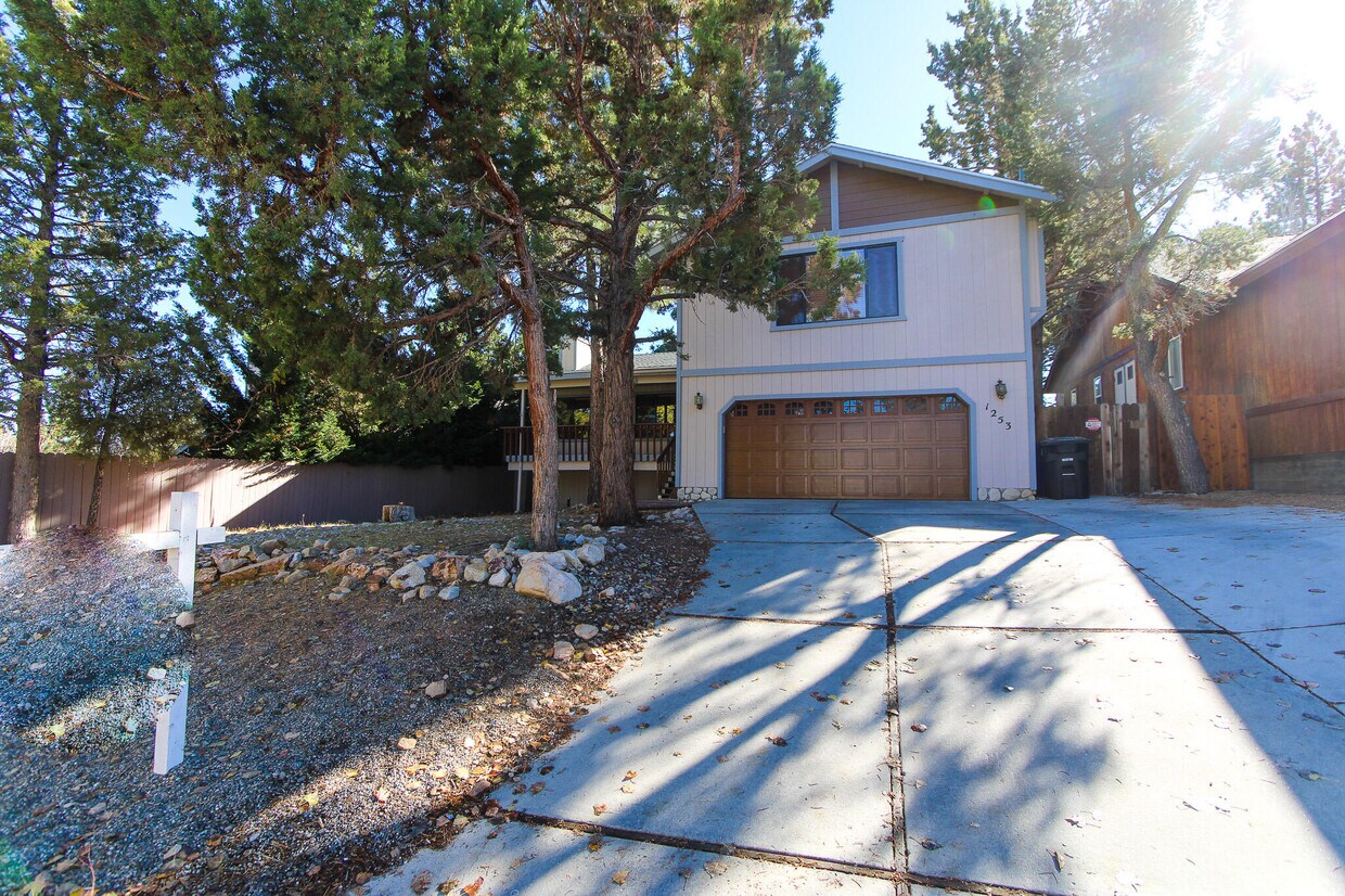 Primary Photo - 1253 Panorama Dr