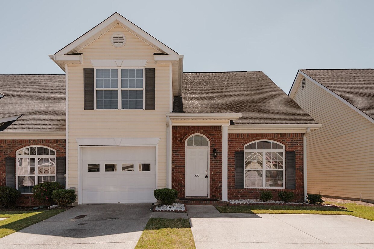 Primary Photo - 320 Hogan Way