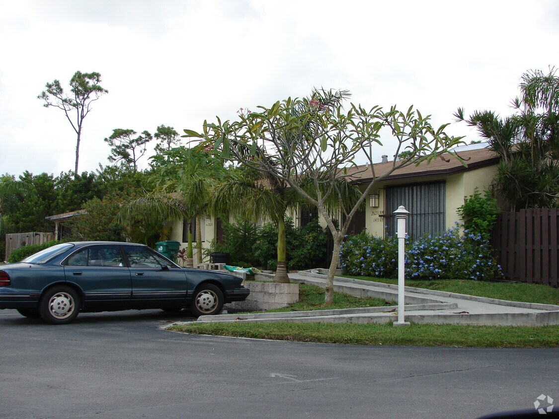Foto del edificio - 14250-14310 SW 283rd St
