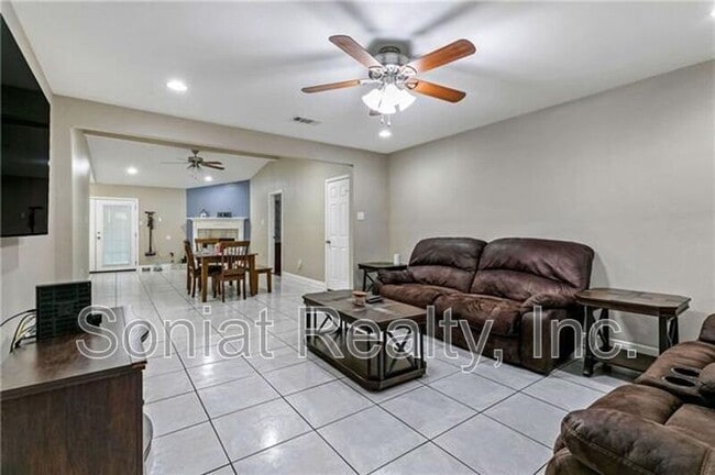 Building Photo - 5140 Eden Roc Dr