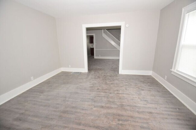 Building Photo - 2 bedroom Mishawaka Duplex