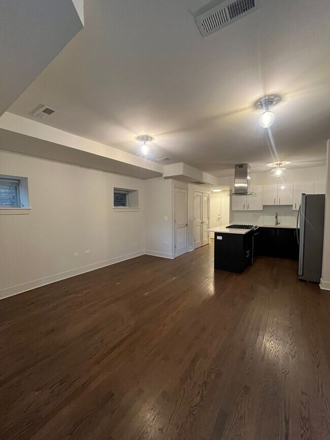 Foto del edificio - 1418 W Addison St