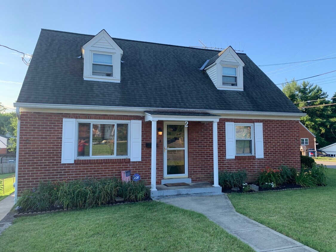 Primary Photo - 2 Pine Hill Dr