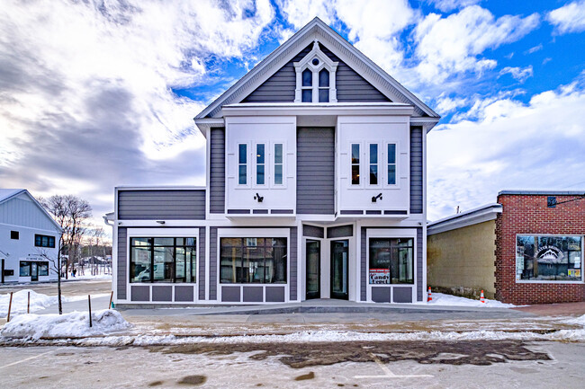 Building Photo - 261 Main St