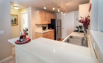 Building Photo - 718 Kirkland Cir