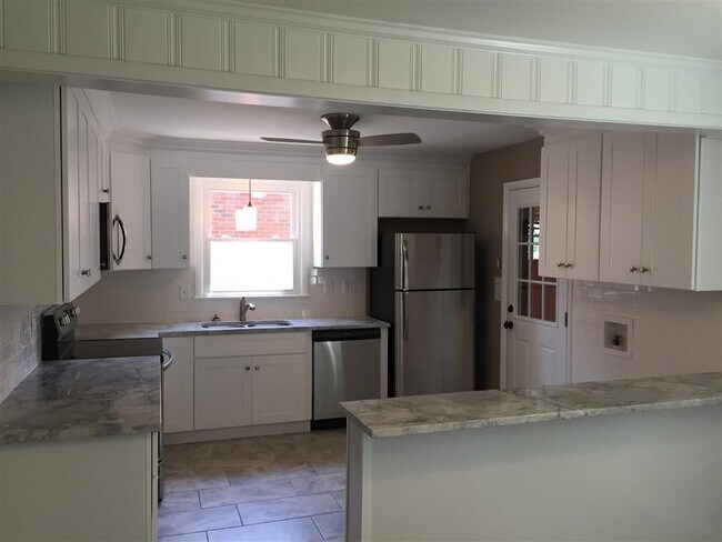 Foto del edificio - Coming Soon!!   West Nashville/Urbandale N...
