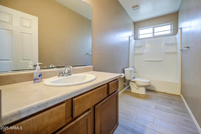 Foto del edificio - 6826 W Charter Oak Rd