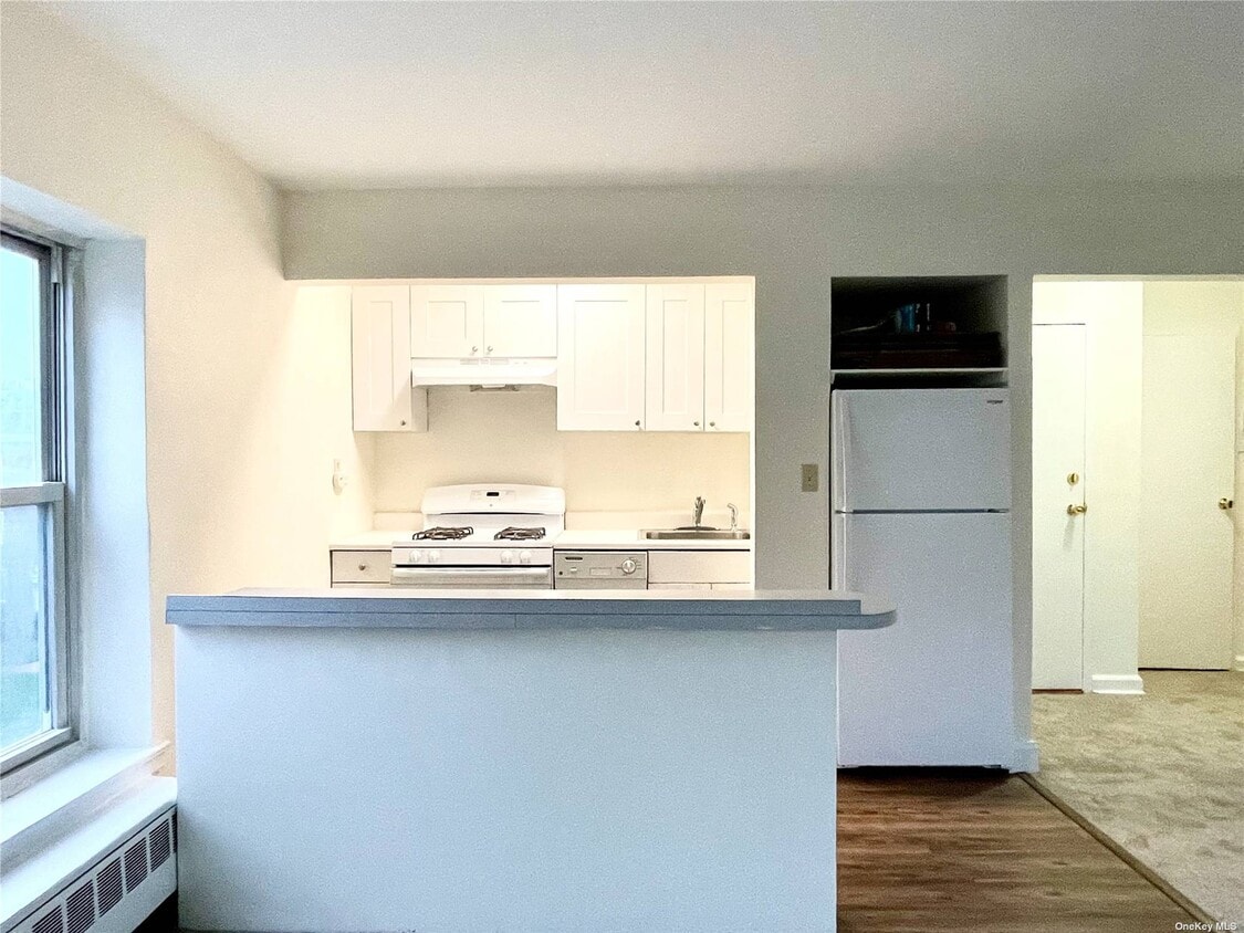 Foto principal - 221 Middle Neck Rd