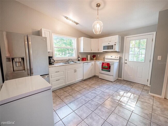 Building Photo - 2 br, 2 bath House - 211 S Eastside Dr