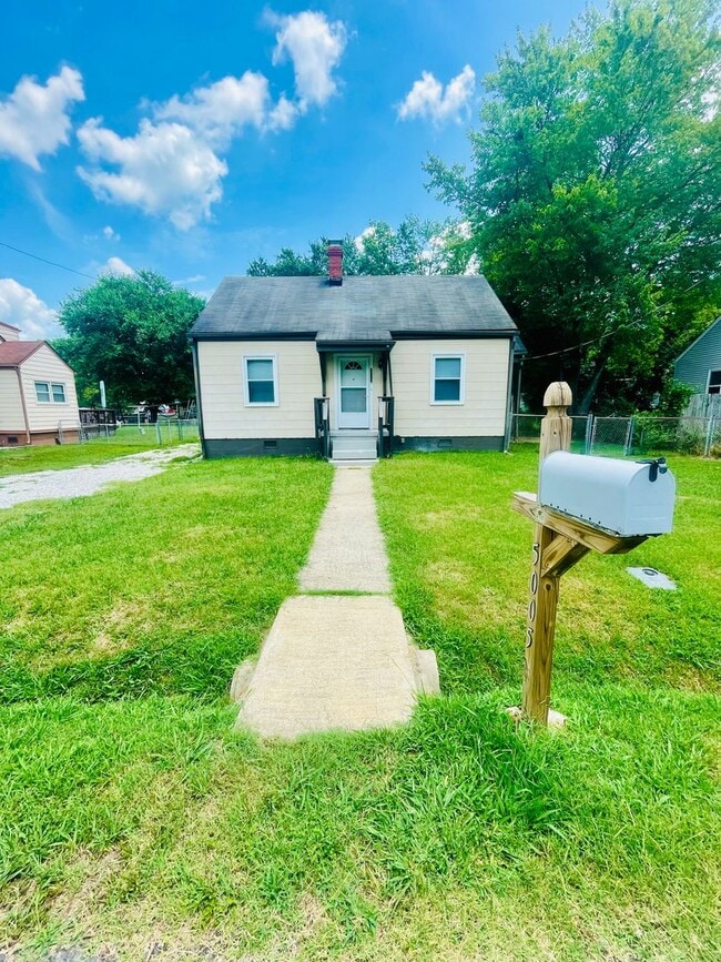 Building Photo - Adorable 2 bdrm/1 bath Bungalo w/Loft Loca...