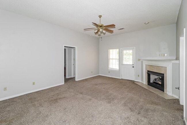 Foto del edificio - 1136 Breezy Valley Dr