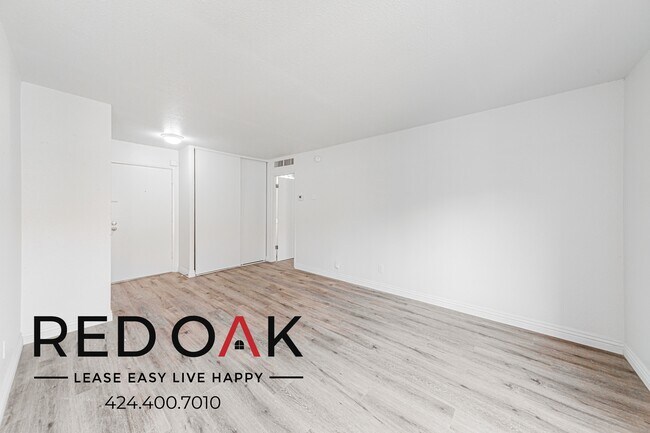 Foto del edificio - 17830 Sherman Way