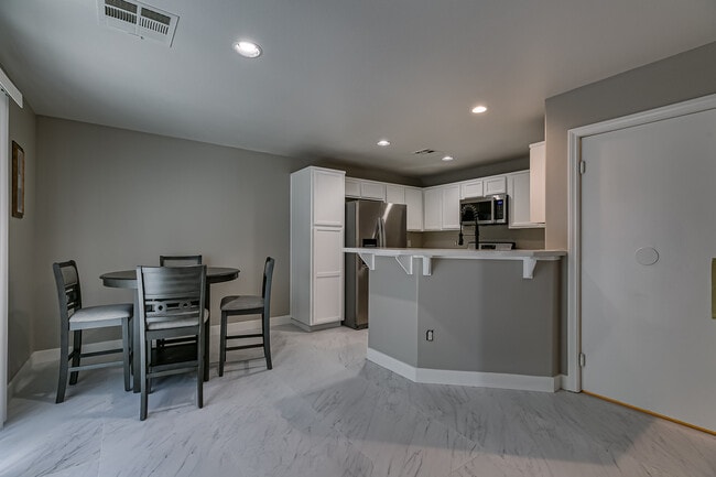 Building Photo - 7252 Quarterhorse Ln