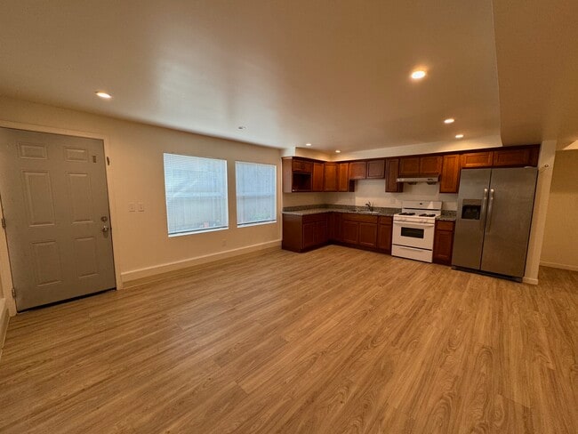 Foto del edificio - 1551 Santa Clara Ave