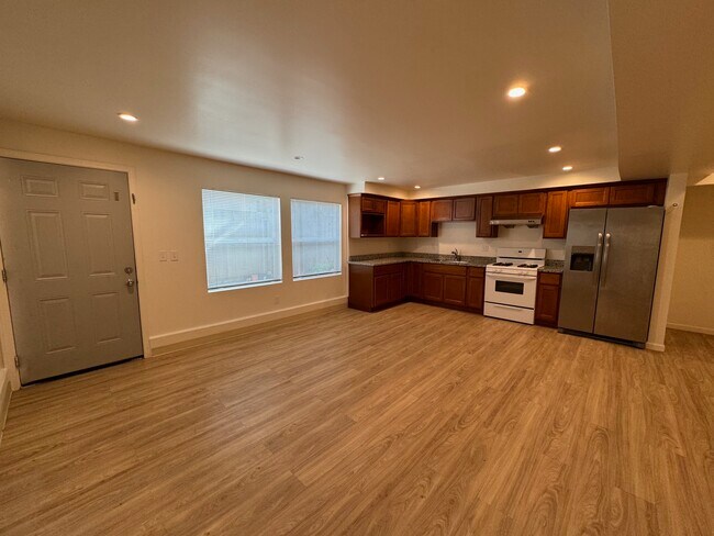 Building Photo - 1551 Santa Clara Ave