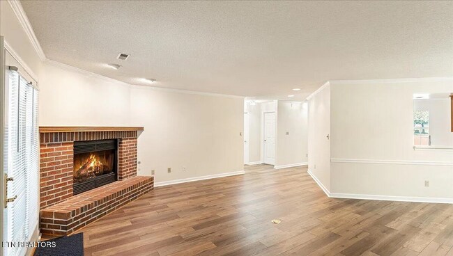 Building Photo - 805 Cedar Ln