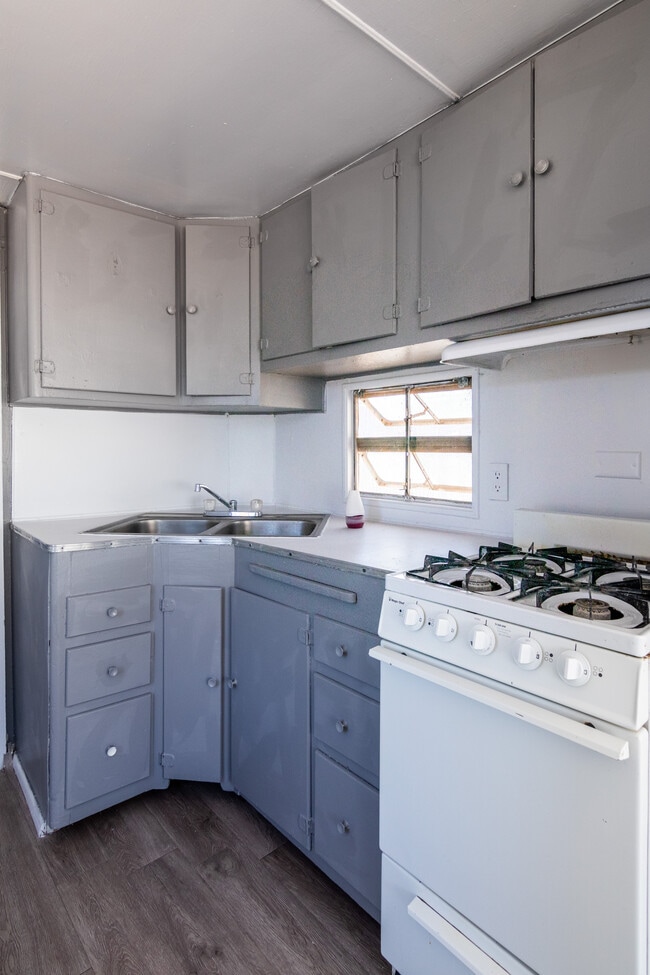 Building Photo - 825 W Sieling Loop