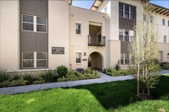Building Photo - 1071 Dewberry Pl