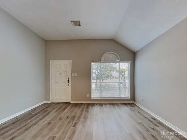 Foto del edificio - 18515 Knob Hill Lake Ln