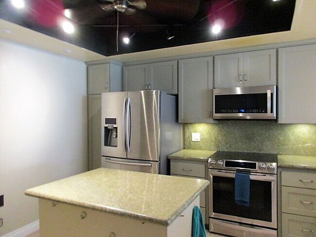 Building Photo - 2 Bedroom, 2 Bath Condo in The Courtyards HOA