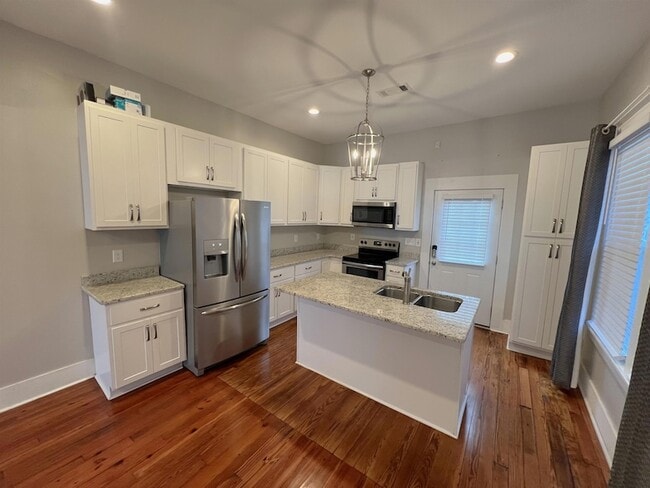 Photo - 897 S Cox St House