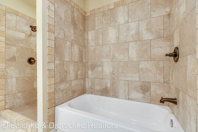 Building Photo - 3 br, 2.5 bath House - 3515 Green Ridge Dr.