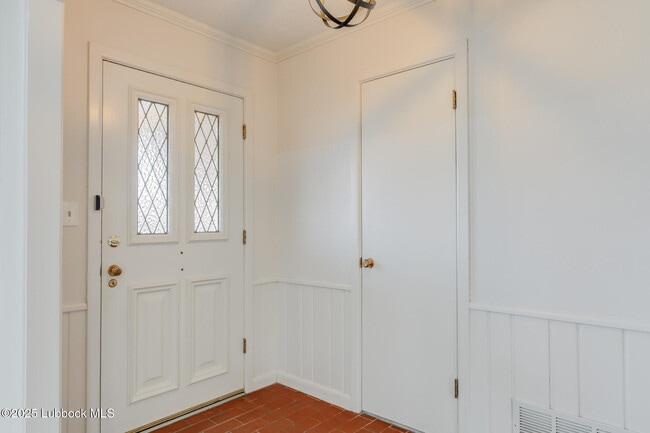 Building Photo - 807 7th St