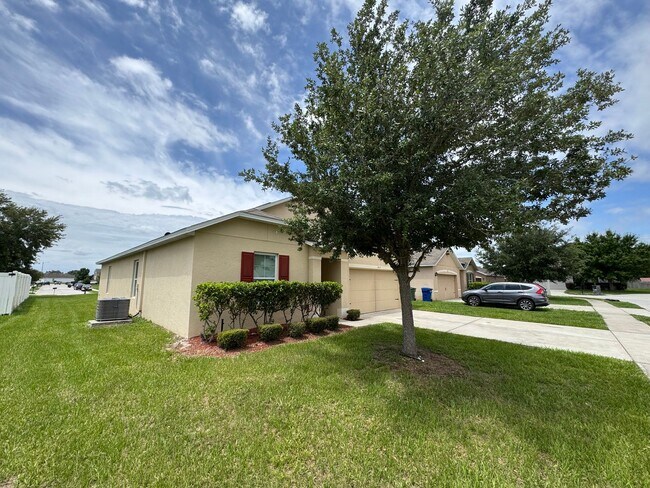 Building Photo - Beautiful 4 BR / 2 BA Home in Winter Haven!
